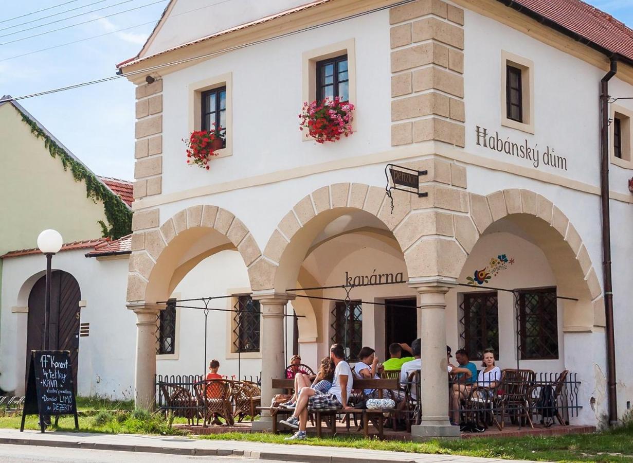 Готель Habansky Dum Долні-В'єстоніце Екстер'єр фото